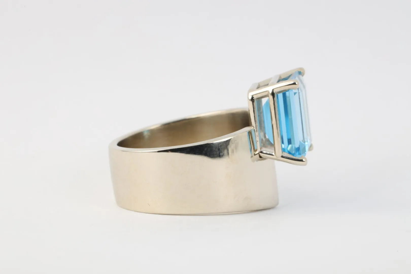 14k White Gold 7.83tcw Blue Topaz Trisko Ring Size 5.5 (11.76g.)