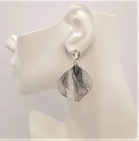 2 Cutout Leaf Stud Earrings