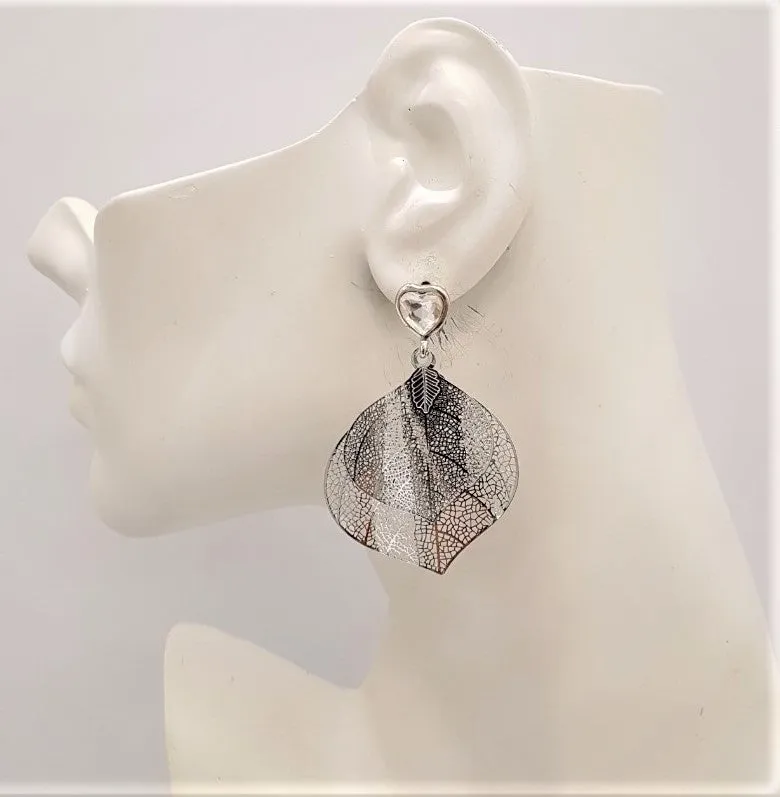 2 Cutout Leaf Stud Earrings