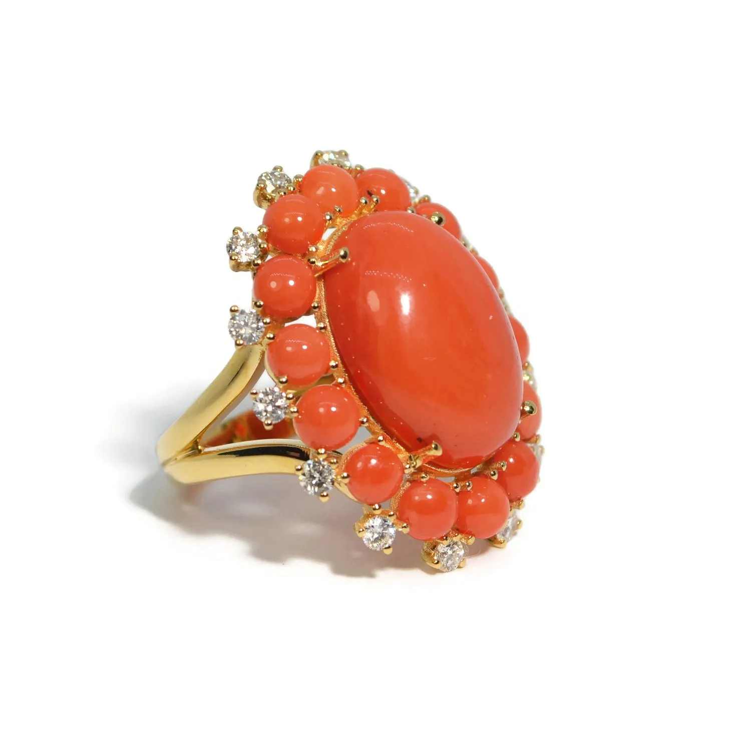 A & Furst - Sole - Cocktail Ring with Natural Mediterranean Red Coral and Diamonds, 18k Yellow Gold