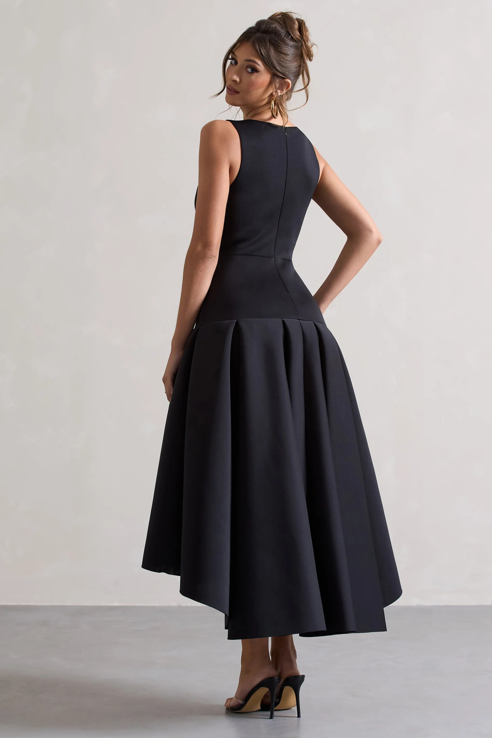 Amoret | Black Plunge-Neck Maxi Dress With Volume Hem