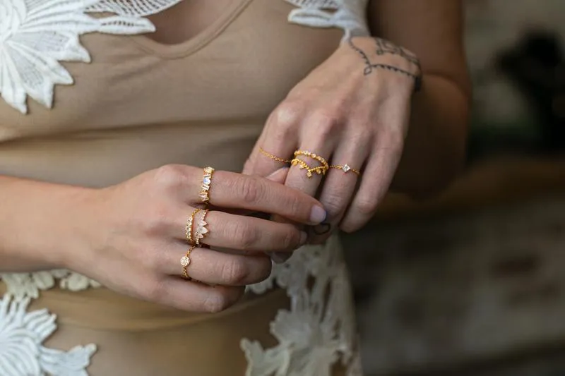 Crystal Chain Ring in Gold