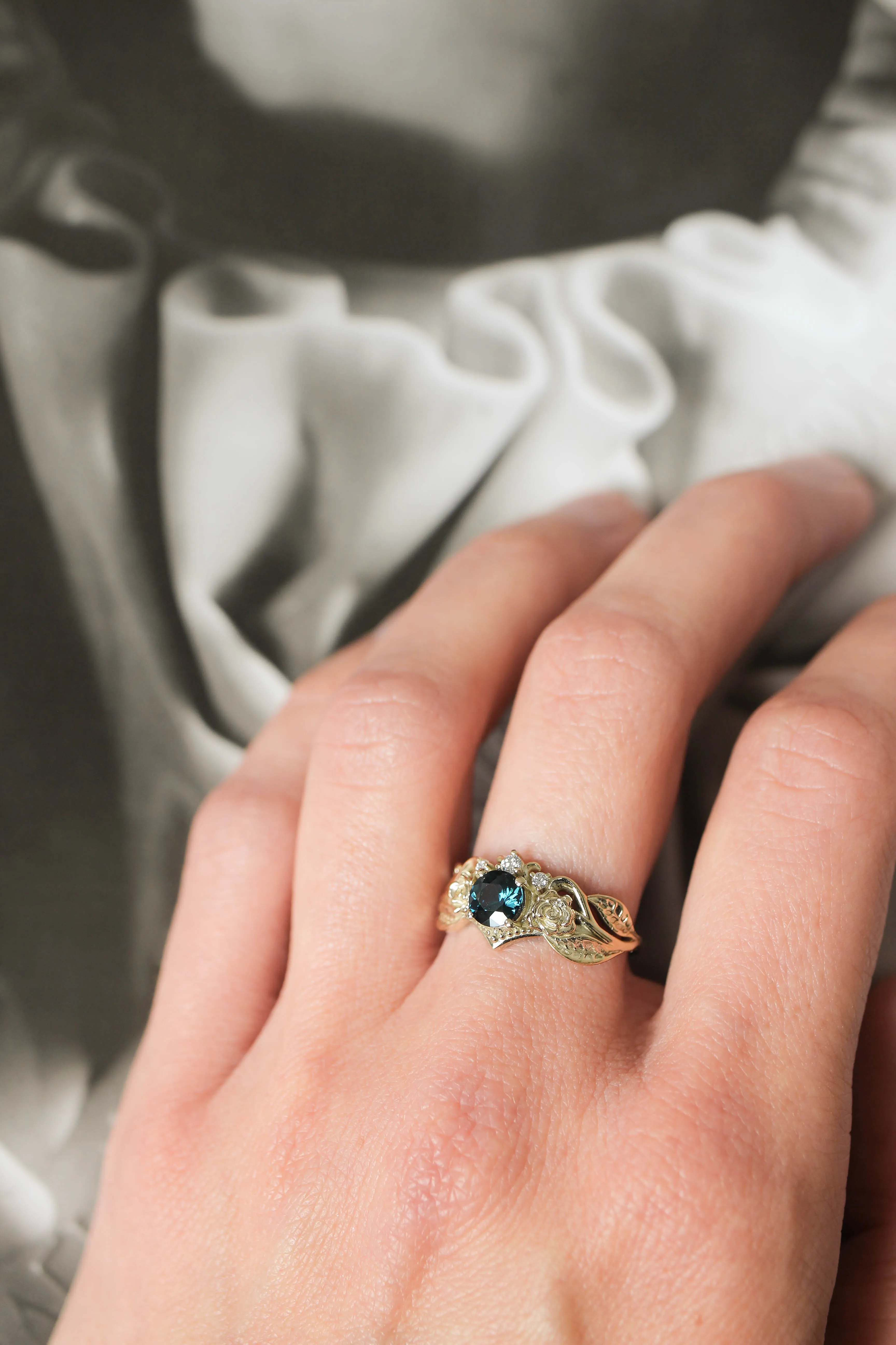 Engagement ring with two roses, sapphire and diamonds