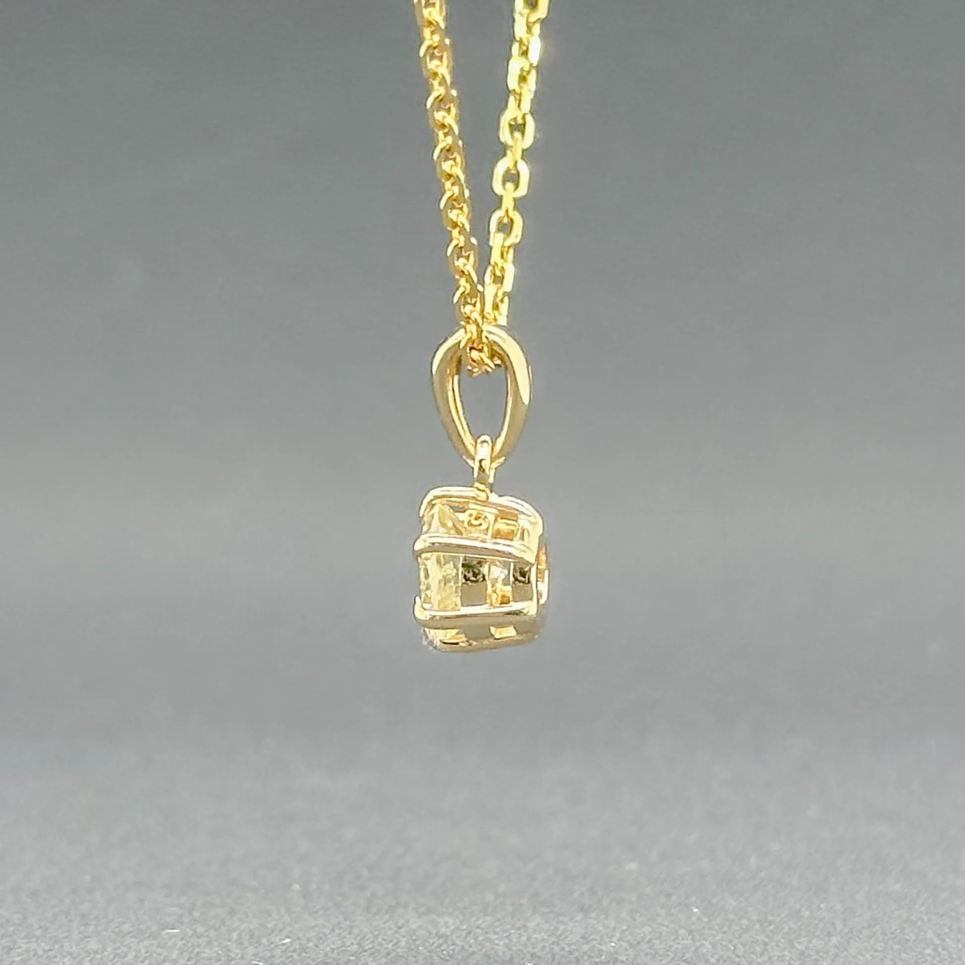 Estate 14K Y Gold 0.60ct K/SI2 Diamond Pendant