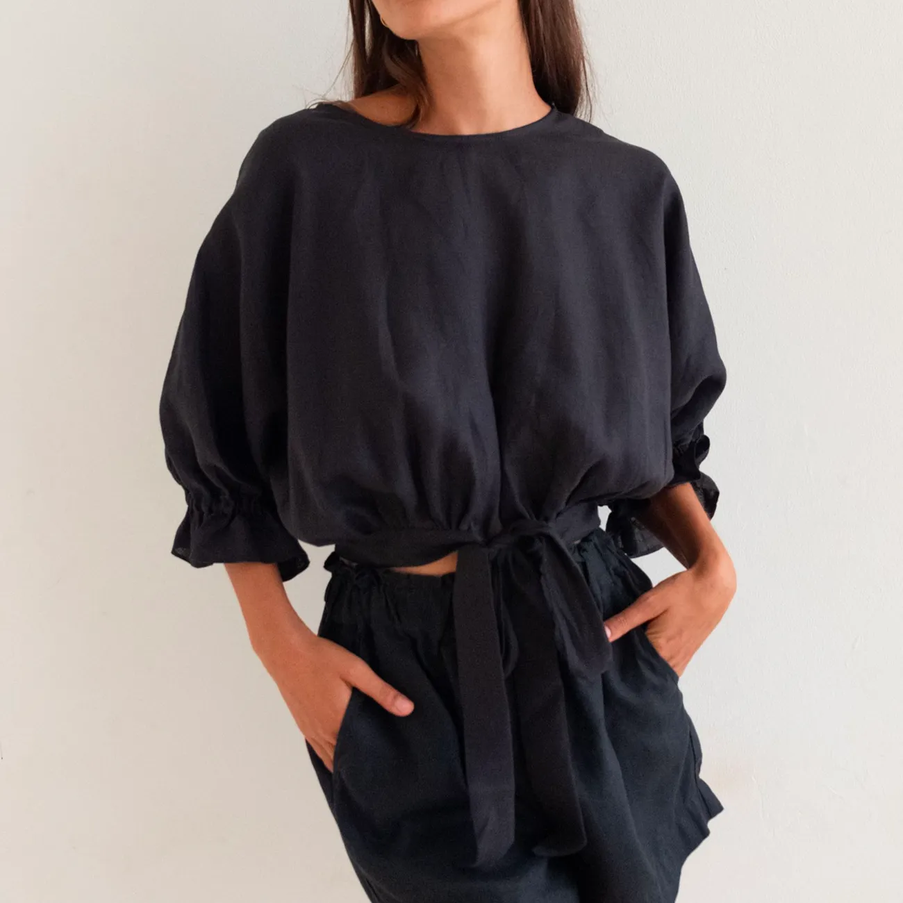 KRISSY CROP BLACK LINEN