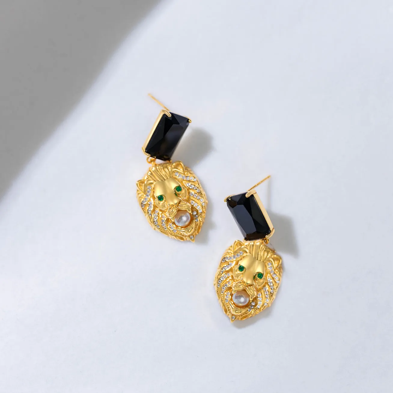 Merlion Freshwater Pearl Earrings WE00212 | New Yorker