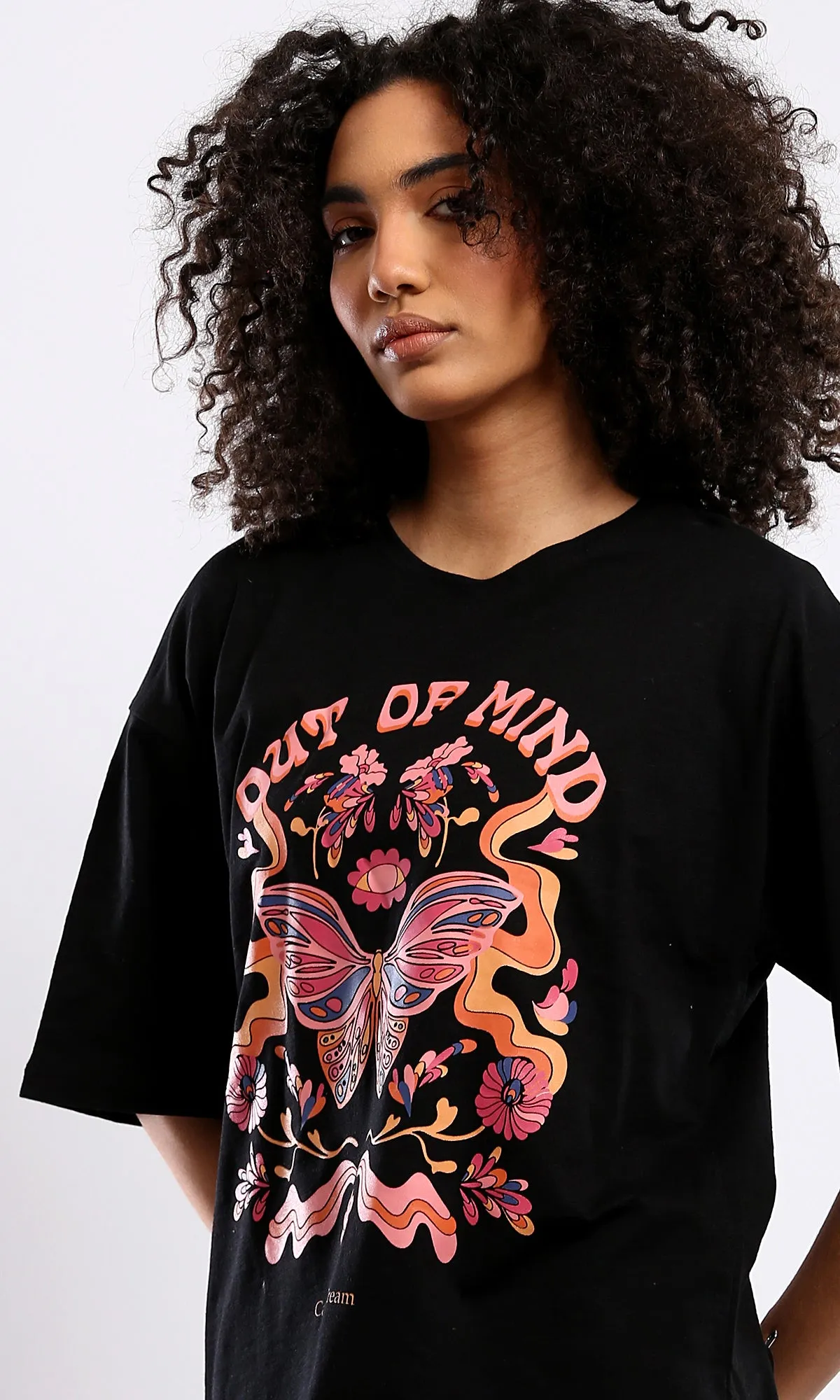 O181668 Out Of Mind Colorful Print Black Relaxed Fit Tee