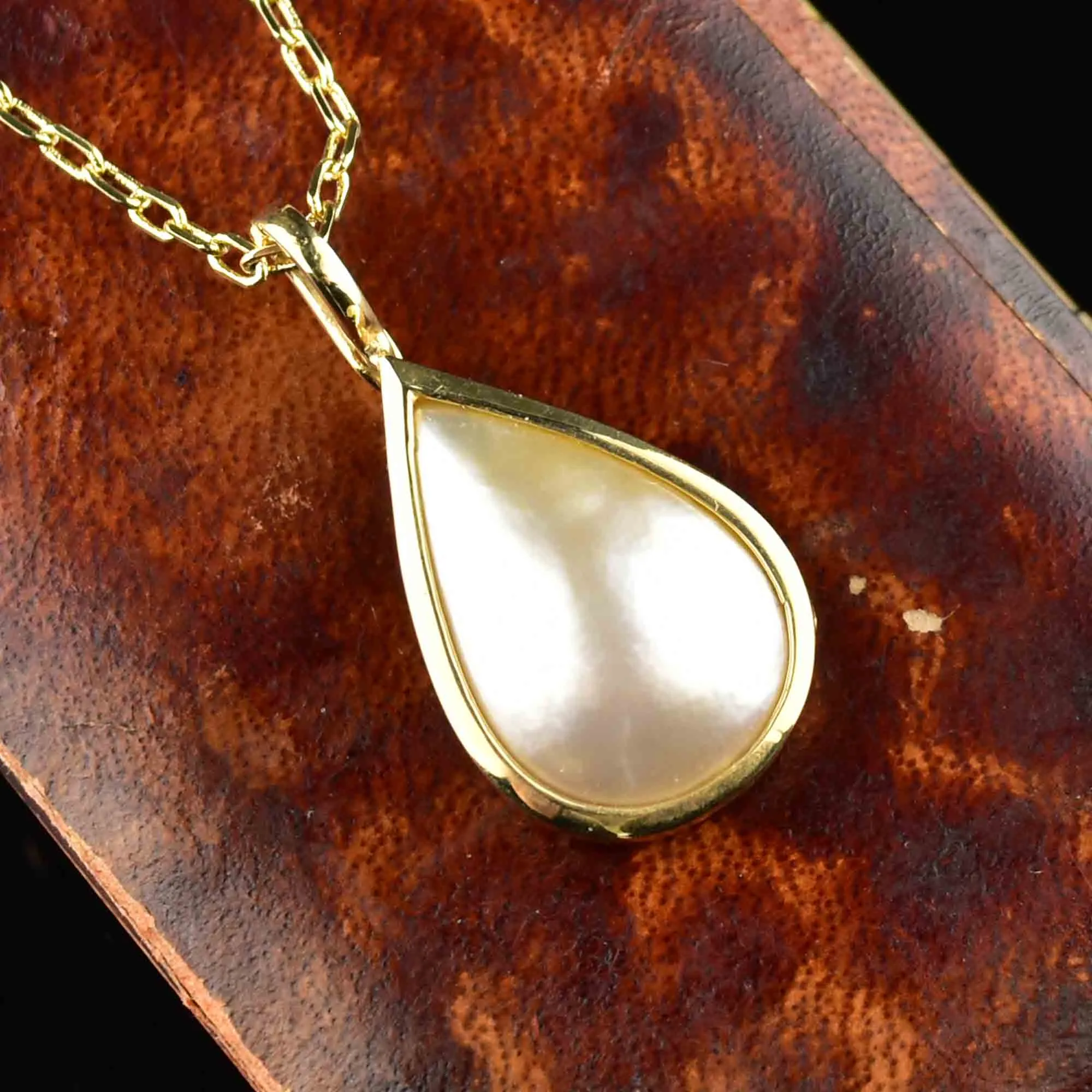 Vintage 14K Gold Mabe Pearl Pendant Necklace